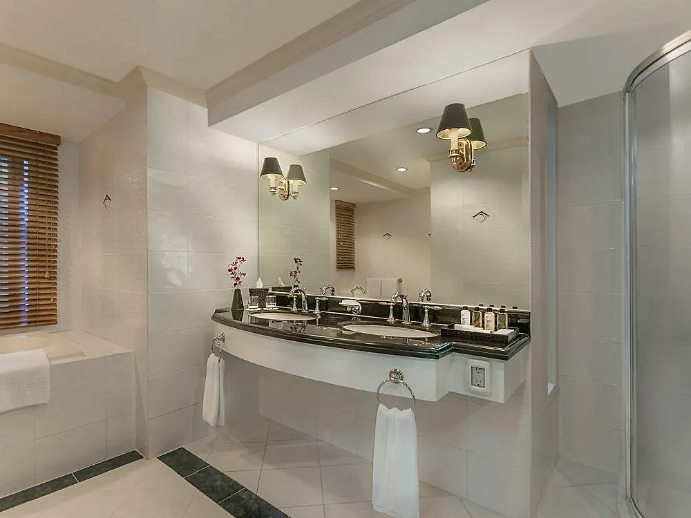 Fraser Place Manila Makati City 5*,