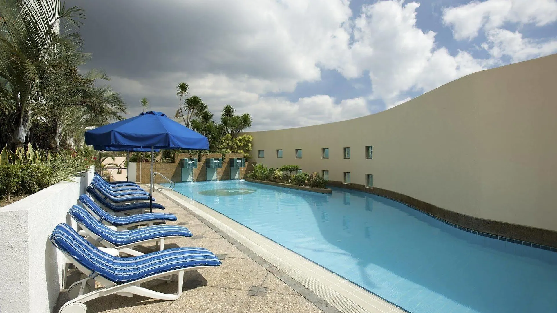 Aparthotel Fraser Place Manila Makati City